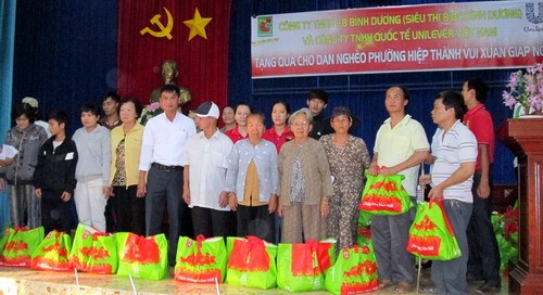 Во Вьетнаме проходят новогодние мероприятия для малоимущих - ảnh 1